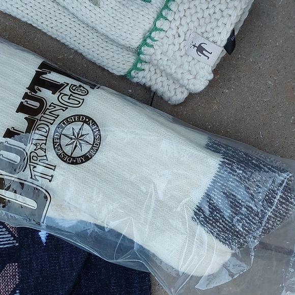 Bundle Smartwool Mittens Duluth Trading Co Farm to Feet Alaska Socks Merino Wool - Picture 8 of 16